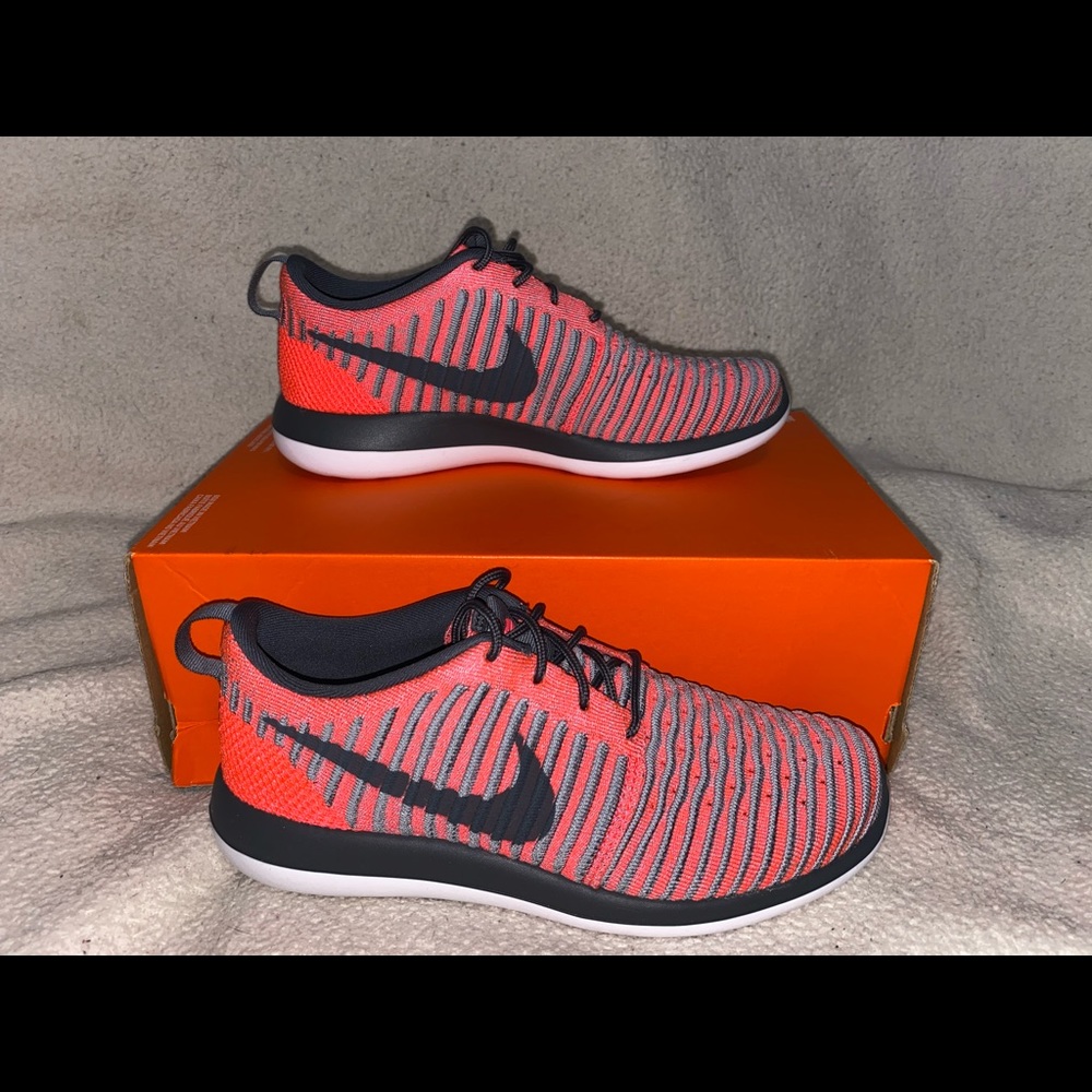 Nike Roche 2 Flyknit - Picture 2 of 5